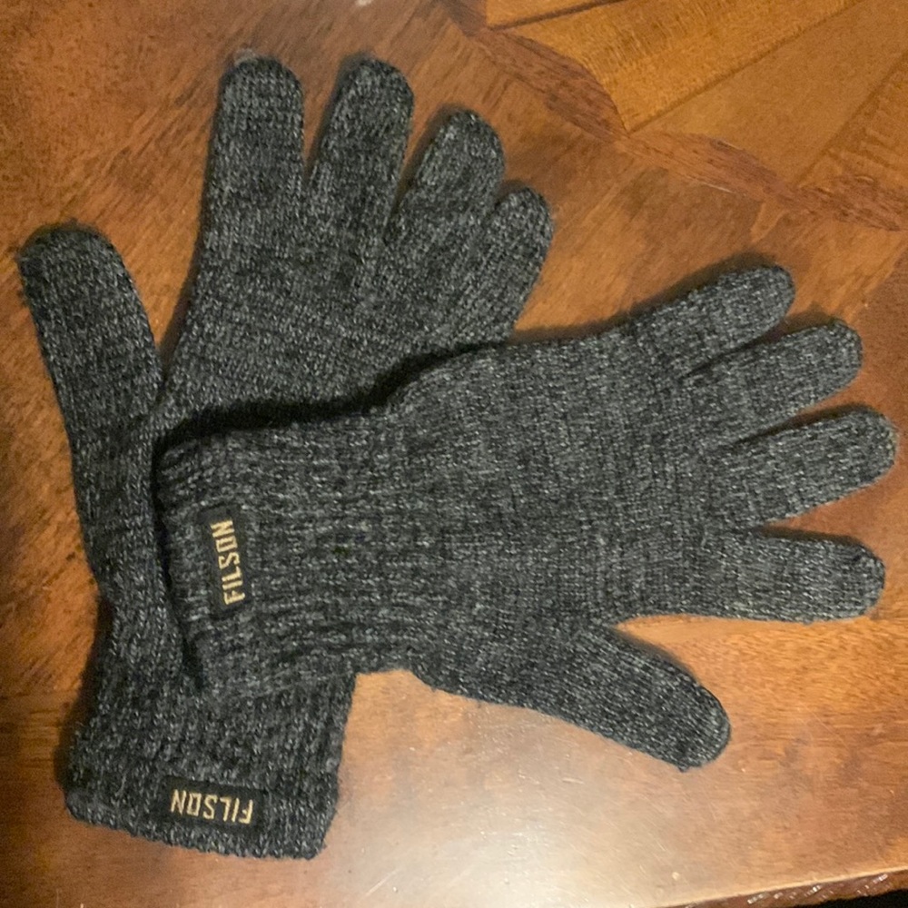 Men’s Filson wool gloves. Gray/charcoal, medium.